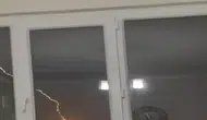 Çınar’da korku dolu anlar: Yıldırım binaya düştü