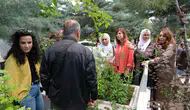 Diyarbakır’da bayram arifesinde mezarlık ziyareti: Eşbaşkan Bucak'tan 'Yalnız değilsiniz' mesajı