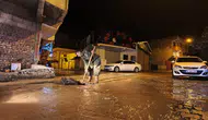 Diyarbakır'da aşırı yağış nedeniyle yollar göle döndü: 50 personel sahaya çıktı