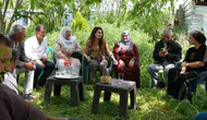 Diyarbakır Sur'da Eşbaşkanlar kapı kapı gezerek vatandaşla bayramlaştı
