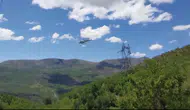 Diyarbakır'daki barajın elektrik hatlarına helikopterli bakım