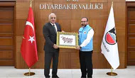 Diyarbakır Valisi Zorluoğlu kurban vekaletini Diyanet Vakfı'na verdi