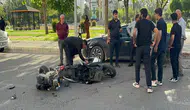 Diyarbakır'da park halindeki araca çarpan motor ikiye bölündü: Sürücü hastanelik oldu