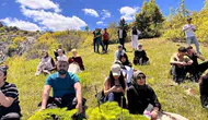 Diyarbakır'da Sur'lu gençler Ergani Sakız Dağı'nda doğayla buluştu