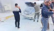 Diyarbakır'da araç seyir halindeyken alev aldı: Trafikte panik yaşandı