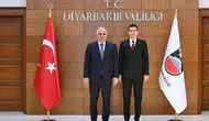 Bakanlıkta üst düzey göreve atanan Erdoğan Diyarbakır Valisi Zorluoğlu'na veda etti