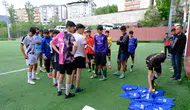 Hakkari'de yüzlerce genç Amedspor aşkıyla sahaya indi
