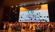 Dicle Üniversitesi'nde hem kep fırlattılar hem yemin ettiler