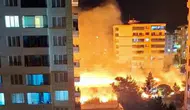Bağlar'da korkutan yangın: Alevler mahalleyi ayağa kaldırdı