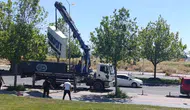 Diyarbakır'da tabela operasyonu başladı: Belediye ekipleri söküp götürdü