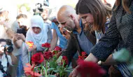 Diyarbakır'ın hafıza mekanına karanfil yağmuru: 11 yıl önceki saldırı unutulmadı