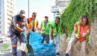 Kayapınar'da Eşbaşkan Dündar çöp topladı, herkese örnek oldu