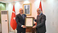 Diyarbakır Valisi Zorluoğlu'ndan Emniyet Müdürü Gökduman'a veda jesti: Başarı belgesi verildi