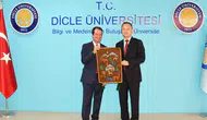 Kırgızistan Ankara Büyükelçisi Diyarbakır'da: Dicle Üniversitesi ile iş birliği teması