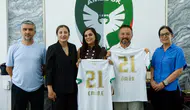 Amedspor forması giydiği için Trabzon'da saldırıya uğrayan aile kulüpte ağırlandı