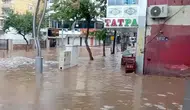 Silvan'da sağanak ve dolu hayatı felç etti: Cadde ve sokaklar göle döndü