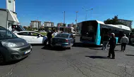 Diyarbakır Kayapınar'da trafik kazası: Otomobil belediye otobüsüne çarptı