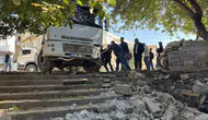 Diyarbakır Çermik'te korku dolu anlar: Freni boşalan kamyon eve daldı