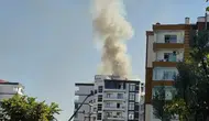 Diyarbakır Bağlar'da site çatısında korkutan yangın: Ekipler müdahale etti