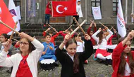 Diyarbakır'ın tarihi Sur sokaklarında 29 Ekim coşkusu: Öğrenciler bayraklarla yürüdü