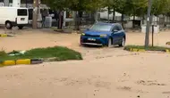 Diyarbakır Ergani'de sağanak yağış hayatı felç etti: Cadde ve sokaklar göle döndü