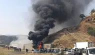 Bitlis-Diyarbakır yolunda korkutan kaza: TIR duvara çarpıp alev aldı