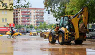 Silvan'daki taşkına DİSKİ'den müdahale: Çevre ilçelerden destek geldi