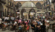 Kurban Bayramı'nda Diyarbakır'ın tarihi Sur ilçesinde turist hareketliliği yaşanıyor