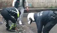 Diyarbakır'da sağanak trafiği kilitledi Polis ekipleri sular altında kalan yolu açtı