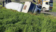 Silvan kırsalında beton mikseri mercimek tarlasına yuvarlandı 1 kişi yaralandı