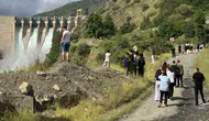 Çüngüş Karakaya Barajı'nda 7 yıl sonra gelen tahliye görüntüsü vatandaşları mest etti