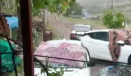 Çermik kırsalında dolu yağışı paniği Vatandaşlar araçlarını battaniyelerle sardı
