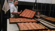 Çermik'in şifalı kaplıcaları sezonu açtı Ziyaretçiler meşhur Çermik çöreğine akın ediyor