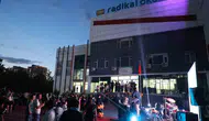 Diyarbakır'da Radikal Eğitim Kurumları mezunları okul kampüsünde kep fırlattı
