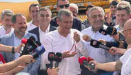 Bismil'de buğday hasadına katılan Özgür Özel'den çiftçilere borç faizi sözü