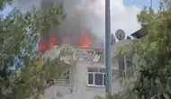 Diyarbakır Bağlar’daki Kaynartepe Mahallesi’nde beş katlı apartmanın çatısında yangın