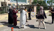 Diyarbakır'da 2 yıllık boşanma davası Adliye çıkışında davullu halay ve bağlamalı yanıt