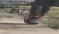 Diyarbakır Yenişehir'de korku dolu anlar Seyir halindeki otomobil küle döndü