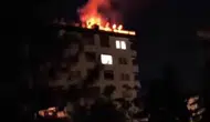 Kayapınar Gaziler'de gece yarısı apartman yangını Çatı katında büyük panik yaşandı
