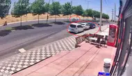 Diyarbakır Bağlar'da zincirleme kaza Otomobil park halindeki araçlara çarptı
