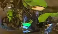Kayapınar’da yürekleri ağza getiren kaza Motosiklet sürücüsü refüje çarparak yaralandı