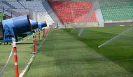 Diyarbakır Stadyumu'nda kavurucu sıcaklara karşı önlem Çimler fan ve perdeyle korunuyor