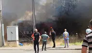 Diyarbakır'ın Kayapınar ilçesinde marangoz atölyesinde yangın 2 kişi dumandan etkilendi
