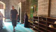 Diyarbakır'da tarihi Hz. Süleyman Camisi'ni ziyaret eden Fransız turist örnek oldu