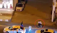 Diyarbakır'ın Bağlar ilçesinde trafiğin ortasında sopalı kavga O anlar kamerada