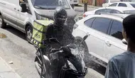 Diyarbakır'da termometreler 40 dereceyi devirdi Sıcaktan bunalanlar çareyi hortumda buldu