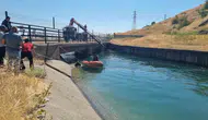 Eğil ilçesinde sulama kanalına düşen otomobildeki 4 kişiye ekiplerden can suyu