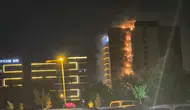 Alevler Kayapınar'da plazayı sardı Dış cepheden çatıya sıçrayan yangına çok sayıda ekip