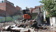Bağlar'da güvenlik tehdidi tarihe karışıyor Bir ayda 32 metruk bina yerle bir edildi