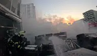 Bağlar'da iş yeri yangınına müdahale anı İtfaiye erinin kask kamerası saniye saniye kaydetti